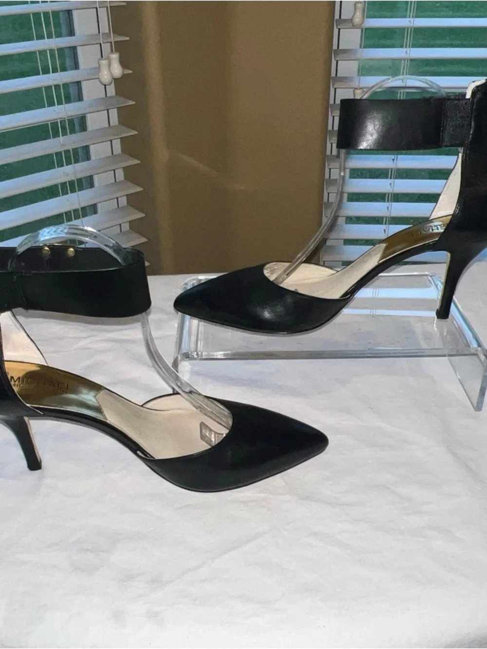 Michael Kors Womens Black Leather Ankle Strap Heels Shoes Sz 9.5M Zipper Gold - Picture 6 of 15